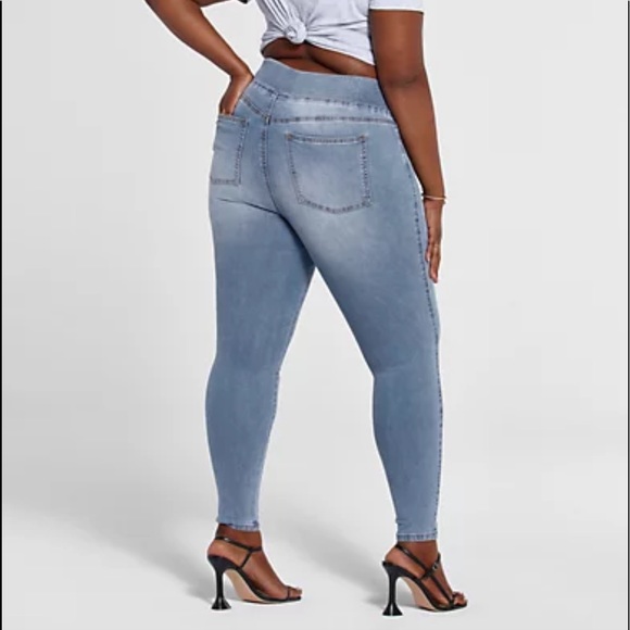 Medium Wash High Rise Destructed Jeggings Short Inseam | Fashion To Figure - Picture 2 of 7